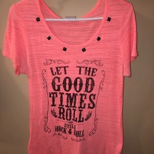 Daytrip T-shirt, good condition. Size large! 🧡